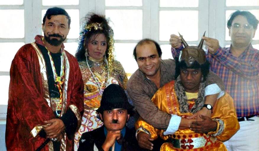 Bil Batori of Ainak Wala Jin begging on streets